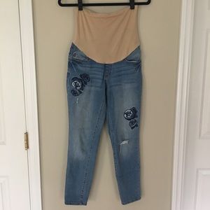 Maternity Cropped Jeans with Embroidery